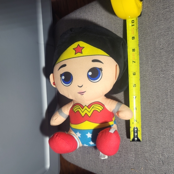 DC Comics Wonder Woman Plush - Picture 6 of 6